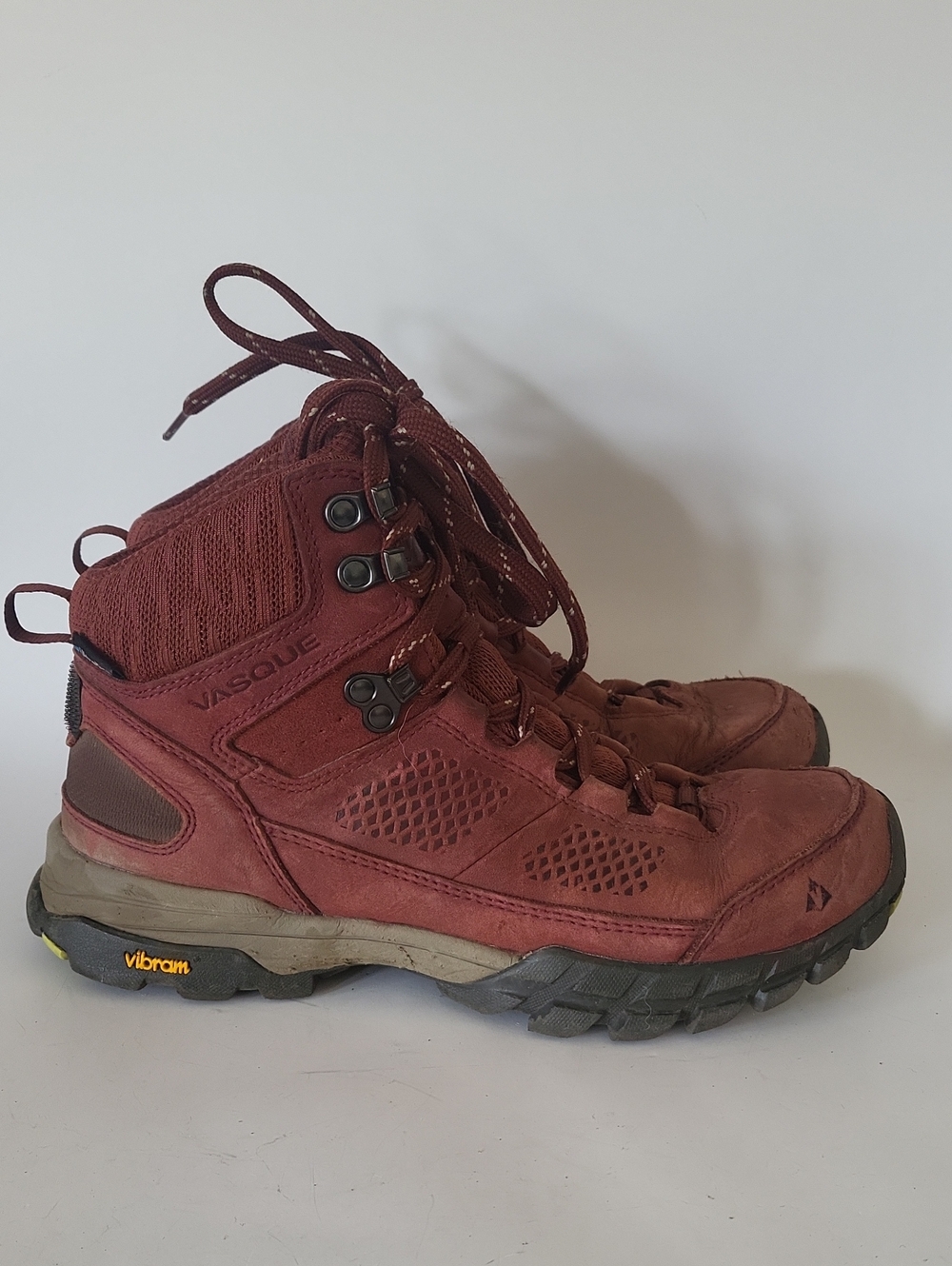 Vasque Women's Talus AT UltraDry Waterproof Hiking Boots Rum Raisin Vibram